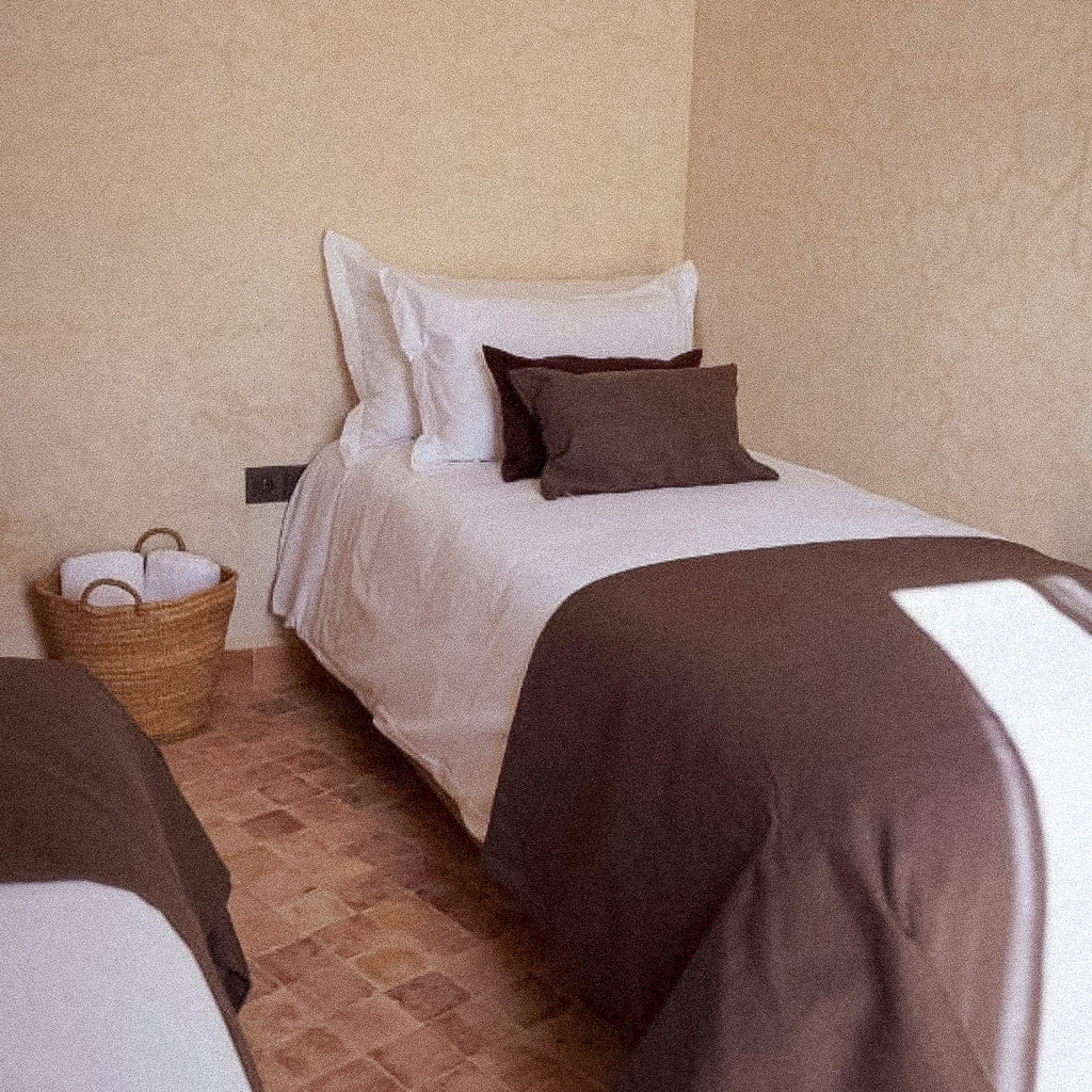 Room One ✴︎ twin