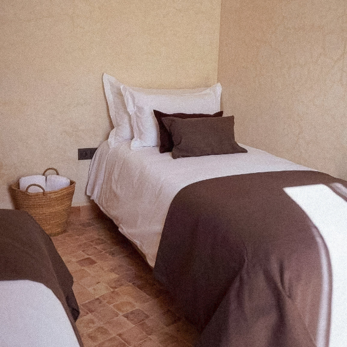 Room One ✴︎ twin